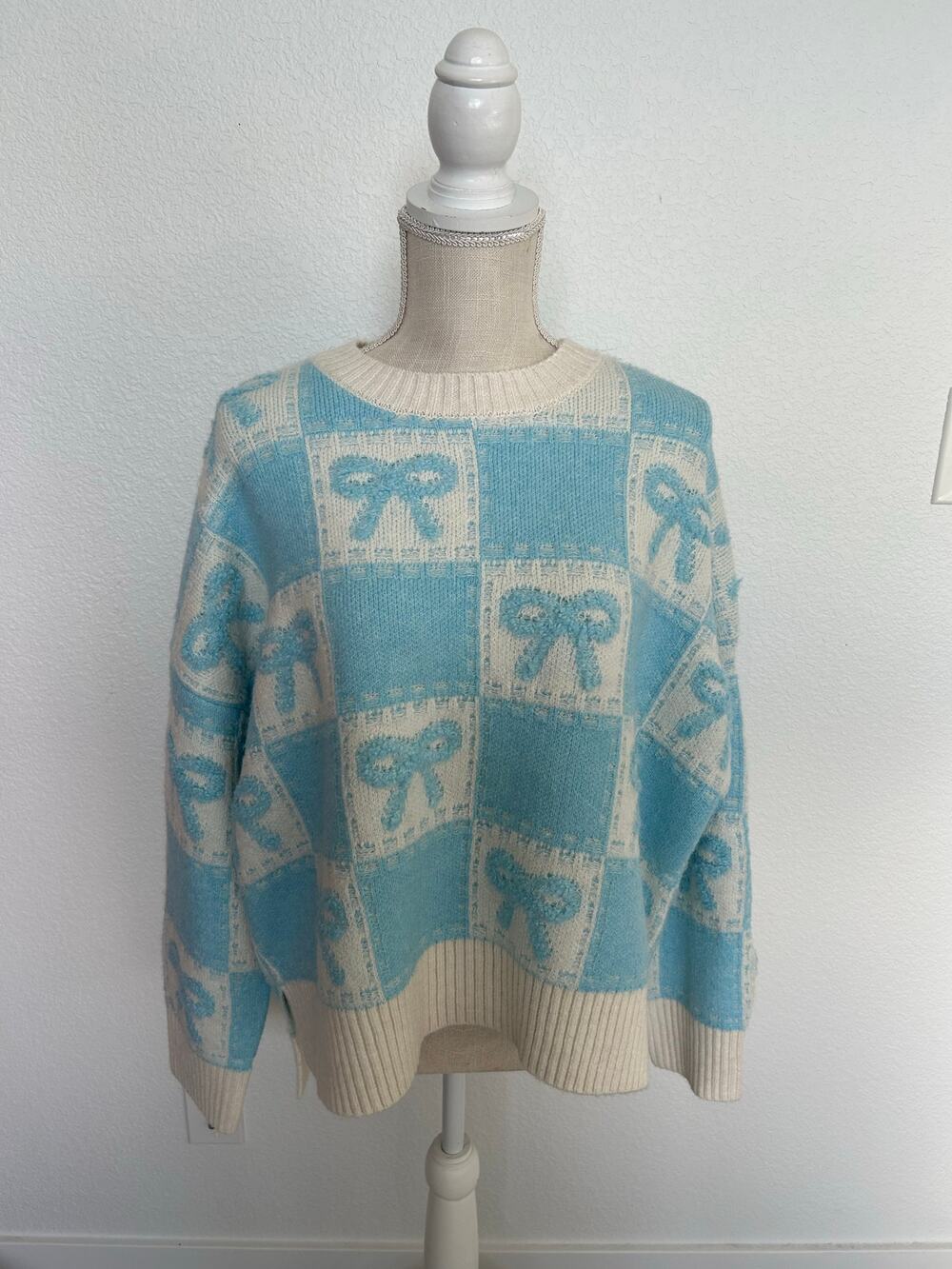 Soho & Stella Coquette Oversized Cozy Blue and White Bow Sweater - L